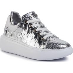 Sneakersy GUESS - Braylin FL5BRA PEL12 SILVER. Szare półbuty damskie Guess, na co dzień, z aplikacjami, ze skóry ekologicznej, bez obcasa, na płaskiej podeszwie, bez zapięcia. W wyprzedaży za 439,00 zł.
