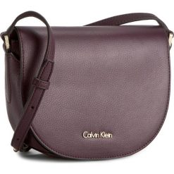 Torebka CALVIN KLEIN BLACK LABEL - K3yla Saddle Bag K60K602342 500. Fioletowe torebki klasyczne damskie marki Calvin Klein Black Label. W wyprzedaży za 389,00 zł.