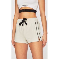 Tally Weijl - Szorty. Szare szorty damskie TALLY WEIJL, bez wzorów, z bawełny, casualowe. Za 29,90 zł.