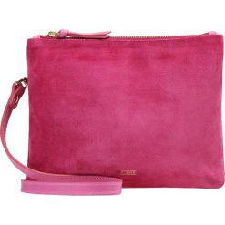 CLOSED BAG CROSSBODY Torba na ramię cerise. Czerwone torebki klasyczne damskie CLOSED, na ramię. W wyprzedaży za 455,60 zł.