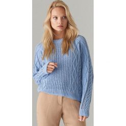 Sweter z warkoczowym splotem - Niebieski. Niebieskie swetry damskie Mohito, s, bez wzorów, ze splotem, bez rękawów, bez kaptura. W wyprzedaży za 59,99 zł.