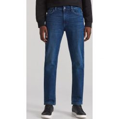 Jeansowe spodnie high flex - Granatowy. Niebieskie spodnie męskie Reserved, m, z jeansu. Za 149,99 zł.
