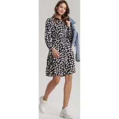 Granatowa Sukienka Leire. Niebieskie sukienki damskie Renee, na imprezę, xl, w kwiaty, ze stójką, z długim rękawem, długie, mini, rozkloszowane. Za 89,99 zł.
