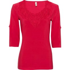 Shirt z szydełkową koronką bonprix czerwony. Czerwone bluzki damskie bonprix, w koronkowe wzory, z koronki, bez kołnierzyka. Za 89,99 zł.