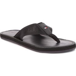 Japonki TOMMY HILFIGER - Jacquard Th Leather Beach Sandal FM0FM01365 Black 990. Czarne klapki męskie TOMMY HILFIGER, ze skóry, bez zapięcia. W wyprzedaży za 149,00 zł.