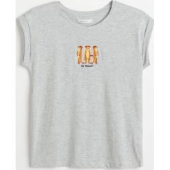 T-shirt z wyszywanym wzorem - Jasny szary. Szare t-shirty damskie Reserved, s, bez wzorów, bez kołnierzyka. W wyprzedaży za 19,99 zł.