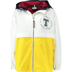 Tommy Jeans Krótki płaszcz bright white. Białe płaszcze damskie marki Tommy Jeans, l, z jeansu. W wyprzedaży za 629,30 zł.