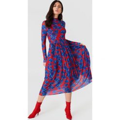 NA-KD Trend Siateczkowa sukienka midi z długim rękawem - Red,Multicolor. Czerwone długie sukienki marki NA-KD Trend, ze stójką, z długim rękawem. W wyprzedaży za 77,60 zł.