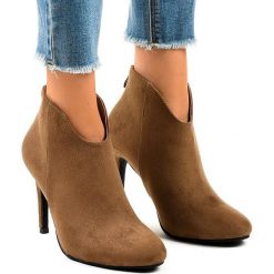 Brązowe botki na szpilce zamszowe AF-02. Pomarańczowe botki damskie ButyModne, z zamszu, eleganckie, bez obcasa, na szpilce, bez zapięcia. Za 73,99 zł.