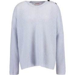 Custommade AGNE Sweter xenon blue. Niebieskie bluzy damskie marki Custommade, xl, bez wzorów, z wełny, bez rękawów, bez kaptura. Za 839,00 zł.