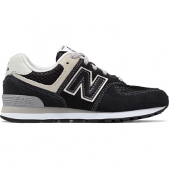 New Balance GC574GK. Czarne buciki niemowlęce marki New Balance, z materiału. W wyprzedaży za 149,99 zł.