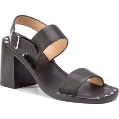 Sandały JIL SANDER NAVY - JN32062A Black 999. Czarne klapki damskie Jil Sander Navy, bez wzorów, ze skóry, bez obcasa, na obcasie. W wyprzedaży za 739,00 zł.