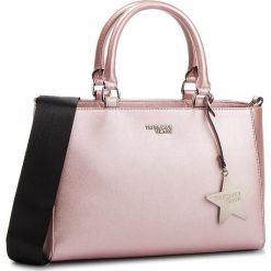Torebka TRUSSARDI JEANS - T-Easy Star Tote 75B00671 P101. Różowe torebki klasyczne damskie Trussardi Jeans, bez wzorów, z jeansu, klasyczne, duże, bez dodatków. Za 599,00 zł.