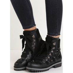 Czarne Traperki Autumn Foliage. Czarne buty zimowe damskie Born2be, z okrągłym noskiem, na niskim obcasie. Za 79,99 zł.