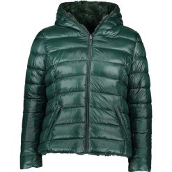 Dwustronna kurtka zimowa w kolorze ciemnozielonym. Zielone kurtki damskie Winter Selection, na zimę, bez wzorów, z futra, bez kaptura. W wyprzedaży za 227,95 zł.