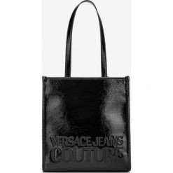 Versace Jeans Couture Torebka Czarny. Czarne torebki klasyczne damskie Versace Jeans Couture, w paski, z jeansu, bez dodatków. Za 783,95 zł.