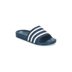 Klapki adidas ADILETTE. Niebieskie klapki damskie Adidas, bez wzorów, bez obcasa. Za 126,70 zł.
