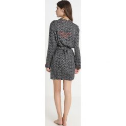 LOVE Stories RITZ Szlafrok black. Czarne szlafroki damskie marki LOVE Stories, xs, bez wzorów, z wiskozy, bez rękawów, bez kaptura. Za 549,00 zł.