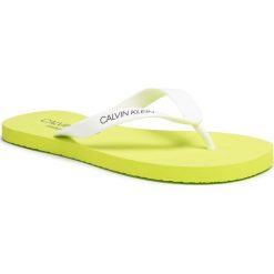 Japonki CALVIN KLEIN SWIMWEAR - Ff Sandals KM0KM00497 ZAA. Białe klapki męskie Calvin Klein Swimwear, z tworzywa sztucznego, bez zapięcia. Za 139,00 zł.