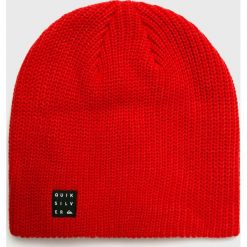 Quiksilver - Czapka. Czerwone czapki męskie Quiksilver, na zimę, bez wzorów, z dzianiny. W wyprzedaży za 49,90 zł.