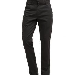 Chinosy męskie: DOCKERS INSIGNIA Chinosy black