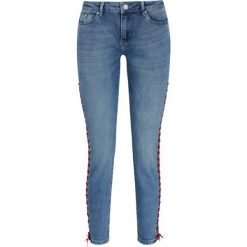 Jeansy Slim Fit Karl Lagerfeld Girlfriend Denim W/ Lacing 91KW1801. Niebieskie jeansy damskie KARL LAGERFELD. W wyprzedaży za 529,00 zł.