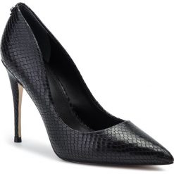 Szpilki GUESS - Okley6 FL7OK6 LEP08 BLACK. Czarne półbuty damskie Guess, z aplikacjami, ze skóry ekologicznej, bez obcasa, na obcasie, bez zapięcia. Za 669,00 zł.