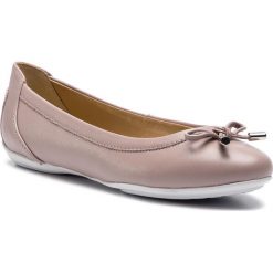 Baleriny GEOX - D Charlene A D84Y7A 000BC C8056 Antique Rose. Różowe baleriny damskie Geox, bez wzorów, ze skóry ekologicznej, bez obcasa, bez zapięcia. W wyprzedaży za 189,00 zł.