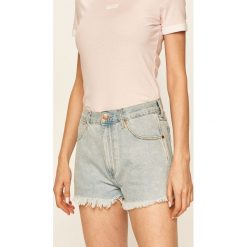 Wrangler - Szorty jeansowe. Niebieskie szorty damskie Wrangler, bez wzorów, z bawełny, casualowe, z podwyższonym stanem. W wyprzedaży za 179,90 zł.