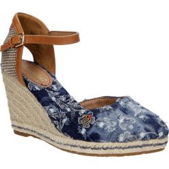 Sandały na koturnie Wrangler Brava WL171610. Szare sandały damskie marki Wrangler, bez wzorów, bez obcasa, na koturnie, bez zapięcia. Za 178,99 zł.