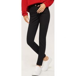 Spodnie skinny - Czarny. Czarne spodnie damskie House, xl, bez wzorów. W wyprzedaży za 49,99 zł.
