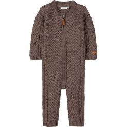 Wełniany rampers w kolorze brązowym. Pomarańczowe kombinezony niemowlęce name it boys, bez wzorów, z wełny. W wyprzedaży za 129,95 zł.