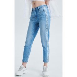 Jeansy Comfort z lampasem - Niebieski. Niebieskie jeansy damskie Cropp. W wyprzedaży za 79,99 zł.