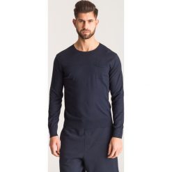 Granatowy sweter męski Armani Exchange z kieszenią. Swetry męskie Armani Exchange. Za 167,60 zł.