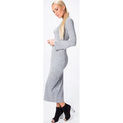 Sukienka maxi z rozszerzanymi rekawami jasnoszara 6468. Szare sukienki damskie Fasardi, m, bez wzorów, bez kołnierzyka, bez rękawów, maxi. Za 39,00 zł.