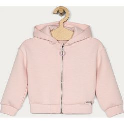 Guess Jeans - Bluza dziecięca 92-122 cm. Różowe bluzy dziewczęce Guess Jeans, z aplikacjami, z elastanu, bez rękawów, z kapturem. Za 199,90 zł.