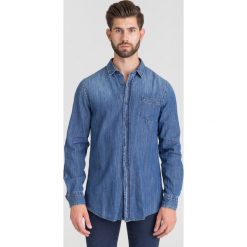 NIEBIESKA KOSZULA Jeansowa TRUSSARDI JEANS. Niebieskie koszule męskie Trussardi Jeans, m, bez wzorów, z bawełny, z klasycznym kołnierzykiem, bez rękawów. Za 249,50 zł.