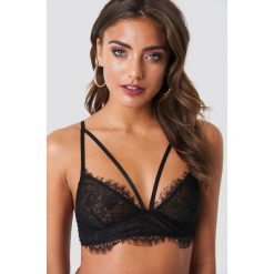 Biustonosze bardotka: NA-KD Lingerie Koronkowy biustonosz z paskiem – Black
