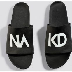 NA-KD Shoes Satynowe klapki NA-KD - Black. Czarne chodaki damskie NA-KD Shoes, w paski, z satyny. Za 80,95 zł.