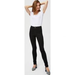 Jeansy typu super high waist. Jeansy damskie Moodo, s, bez wzorów, z jeansu, z podwyższonym stanem. Za 39,99 zł.