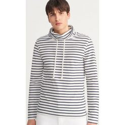 Bluza z domieszką lnu - Kremowy. Białe bluzy męskie Reserved, s, bez wzorów, bez kołnierzyka, bez rękawów, bez kaptura. W wyprzedaży za 49,99 zł.