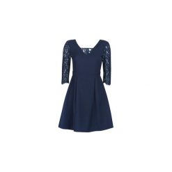 Sukienki krótkie Betty London JULIA. Niebieskie sukienki damskie Betty London, na ślub cywilny, s, bez wzorów, bez kołnierzyka, z krótkim rękawem, krótkie, mini. Za 159,20 zł.