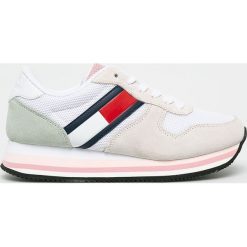 Tommy Jeans - Buty Retro Tommy Jeans Sneaker. Białe buty sportowe damskie Tommy Jeans, bez wzorów, z jeansu, sportowe. W wyprzedaży za 279,90 zł.