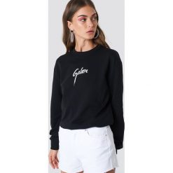 Galore x NA-KD Bluza Galore - Black. Czarne bluzy z nadrukiem damskie Galore x NA-KD, z długim rękawem, długie. Za 141,95 zł.