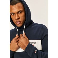 Tommy Jeans - Bluza. Czerwone bluzy męskie Tommy Jeans, xl, z nadrukiem, z elastanu, z kapturem, bez rękawów, z kapturem. W wyprzedaży za 299,90 zł.