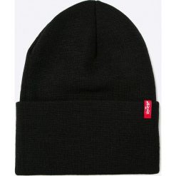 Levi's - Czapka. Brązowe czapki damskie Levi's®, na zimę, bez wzorów, z dzianiny. Za 89,90 zł.