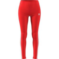 Legginsy damskie ADIDAS ORIGINALS FM3283. Czerwone spodnie damskie Adidas, w paski, z elastanu. Za 105,00 zł.