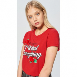 Świąteczna koszulka z aplikacją - Czerwony. Czerwone t-shirty damskie marki Cropp, l, z aplikacjami. Za 49,99 zł.