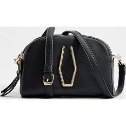 Mała torebka typu crossbody - Czarny. Czarne torebki klasyczne damskie Mohito, bez wzorów, małe, bez dodatków. Za 99,99 zł.