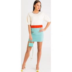 SUKIENKA elisabetta franchi. Czerwone sukienki damskie Elisabetta Franchi, na co dzień, bez wzorów, z materiału, z okrągłym kołnierzem, z krótkim rękawem, krótkie, mini, proste. Za 2042,10 zł.